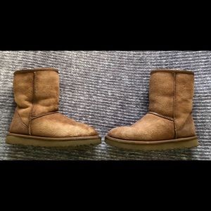 UGG Classic Short Chestnut Boots Size 6.5